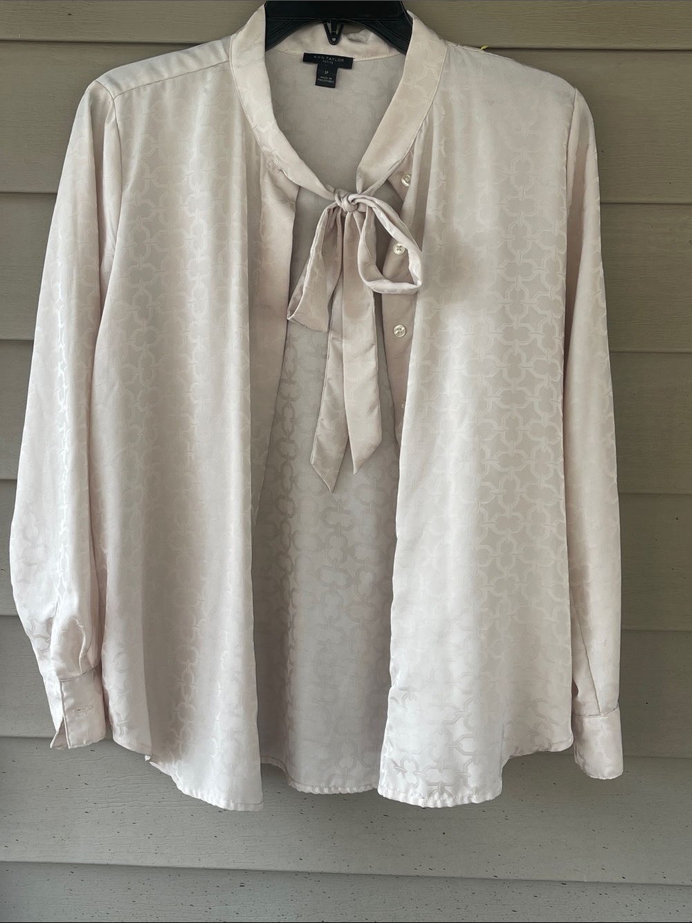 Ann Taylor Pale Cream Tie-Neck Long Sleeve Blouse size sp